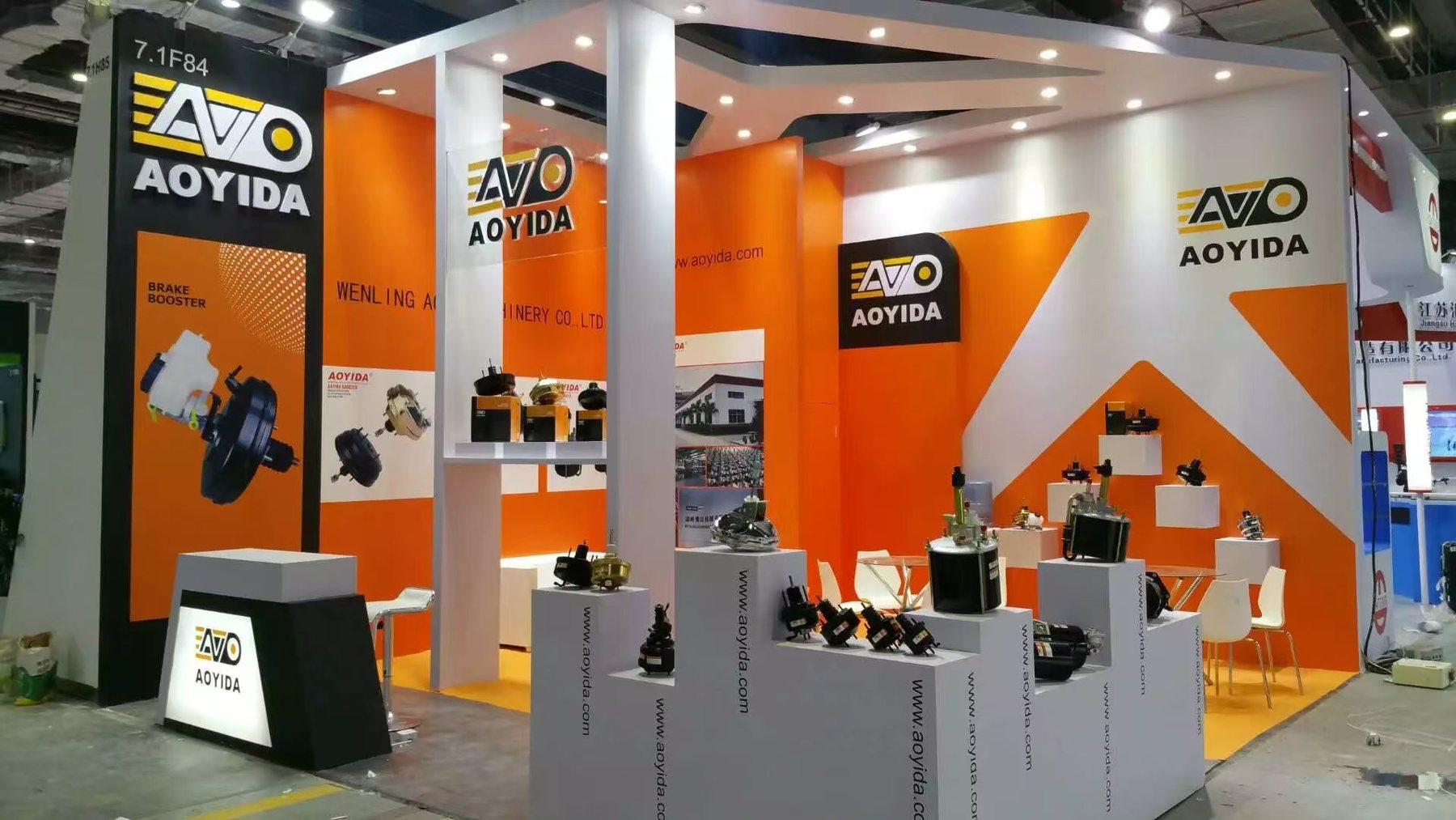Wide view of an AOYIDA brake component trade fair booth